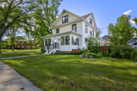 370 3rd St NW, Valley City, ND 58072