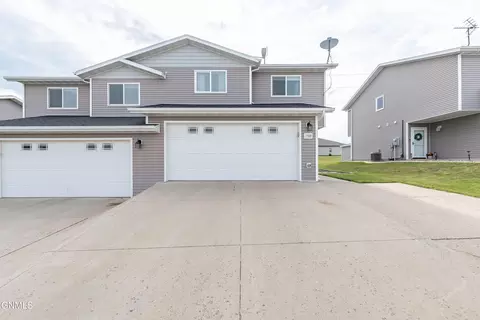 1310 Sorrento Cir, Bismarck, ND 58501