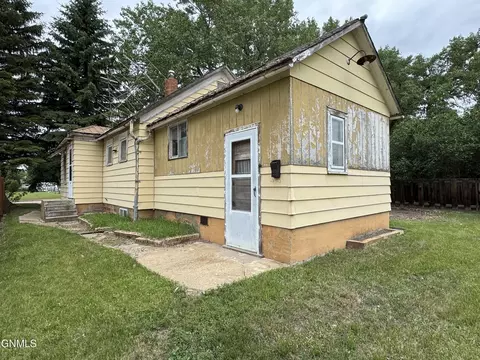 Exterior - 1004 North Ave, Hebron, ND 58638 photo 14 of 14