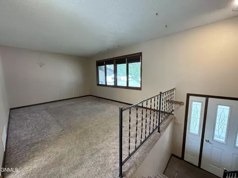 Living - 1004 North Ave, Hebron, ND 58638 photo 1 of 7