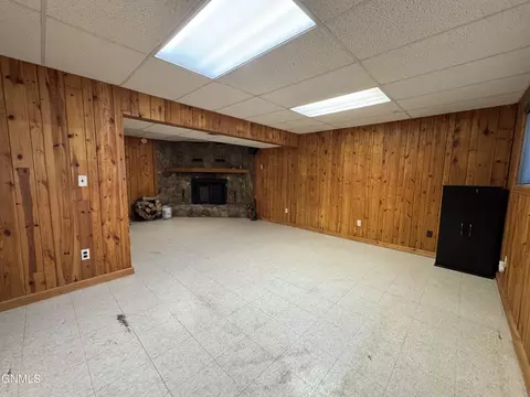 Living - 1004 North Ave, Hebron, ND 58638 photo 6 of 7