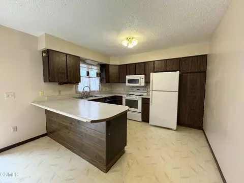Kitchen - 1004 North Ave, Hebron, ND 58638 photo 3 of 7