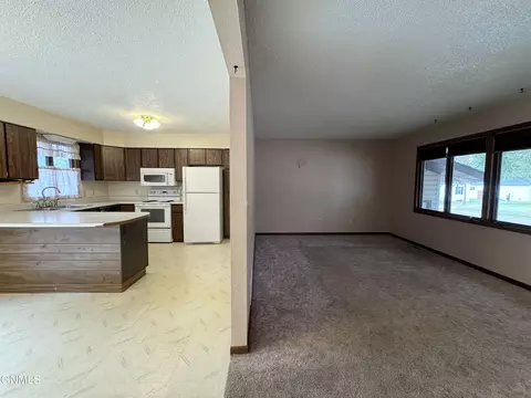 Living - 1004 North Ave, Hebron, ND 58638 photo 5 of 7