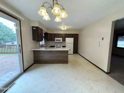 Kitchen - 1004 North Ave, Hebron, ND 58638 photo 2 of 7