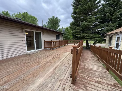 Exterior - 1004 North Ave, Hebron, ND 58638 photo 5 of 14