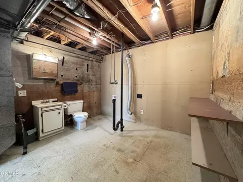 Bath - 1004 North Ave, Hebron, ND 58638 photo 5 of 6