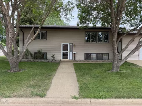 Exterior - 1004 North Ave, Hebron, ND 58638 photo 2 of 14