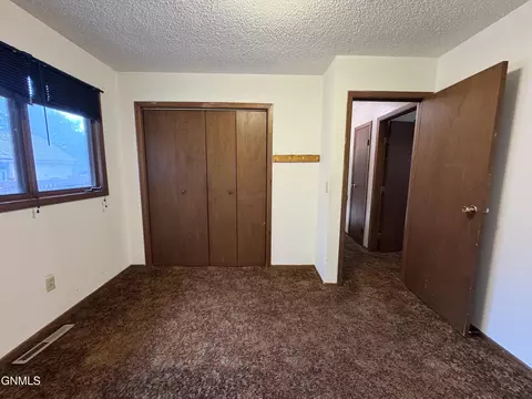 Bedroom - 1004 North Ave, Hebron, ND 58638 photo 6 of 7