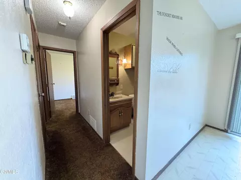 Entry Way - 1004 North Ave, Hebron, ND 58638 photo 2 of 2