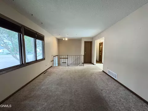 Living - 1004 North Ave, Hebron, ND 58638 photo 4 of 7