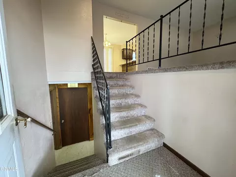 Entry Way - 1004 North Ave, Hebron, ND 58638 photo 1 of 2