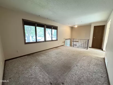 Living - 1004 North Ave, Hebron, ND 58638 photo 3 of 7