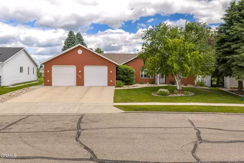 3027 Arizona Dr, Bismarck, ND 58503