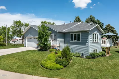 3851 Montreal St, Bismarck, ND 58503