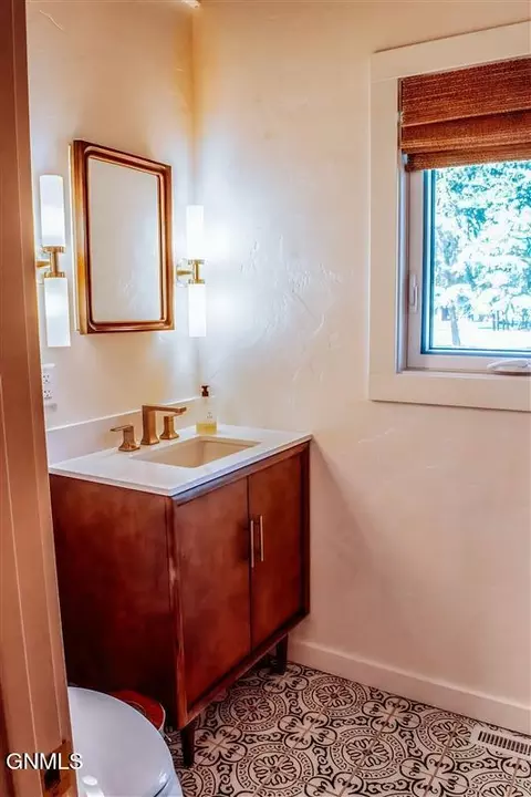 Bath - 3118 13th Ave E, Williston, ND 58801 photo 1 of 10