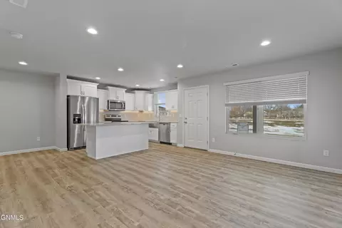 3312 Kenner Loop, Bismarck, ND 58504 photo 3