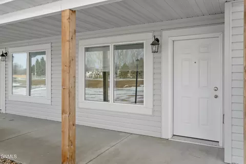 3312 Kenner Loop, Bismarck, ND 58504 photo 2
