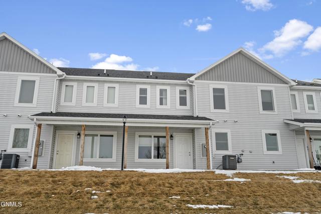 3312 Kenner Loop, Bismarck, ND 58504