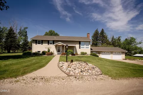 3789 86th Ave SE, Jamestown, ND 58401