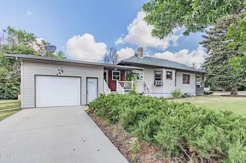 402 5th St N, New Salem, ND 58563