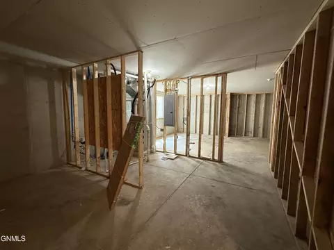 1815 36th Ave W, Williston, ND 58801 photo 9