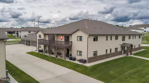 3401 Sharloh Pl, Bismarck, ND 58501