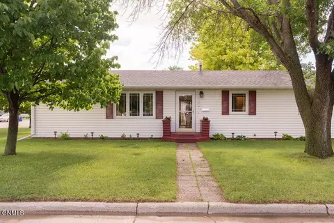 326 17th Ave NE, Jamestown, ND 58401