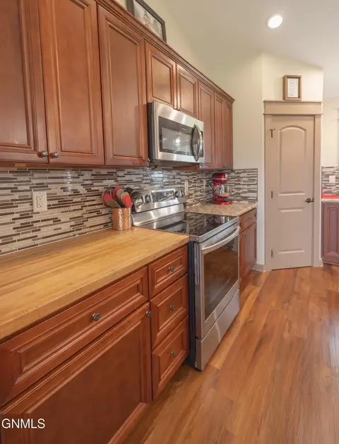 Kitchen - 14760 Lambert St, Williston, ND 58801 photo 2 of 4