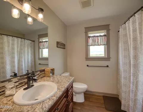 Bath - 14760 Lambert St, Williston, ND 58801 photo 6 of 8