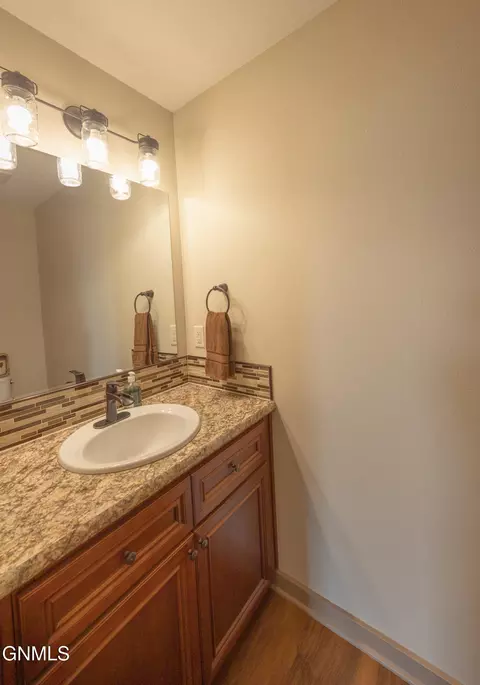 Bath - 14760 Lambert St, Williston, ND 58801 photo 7 of 8