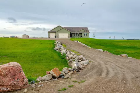 14760 Lambert St, Williston, ND 58801