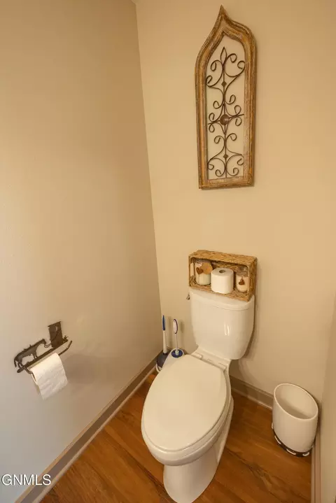 Bath - 14760 Lambert St, Williston, ND 58801 photo 8 of 8