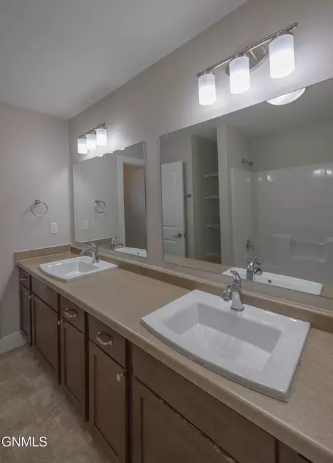 2710 27th St W, Williston, ND 58801 photo 14