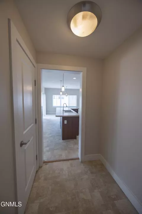 2710 27th St W, Williston, ND 58801 photo 28