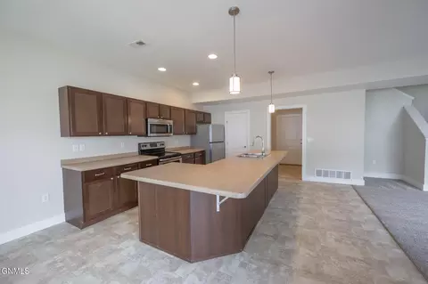 2710 27th St W, Williston, ND 58801 photo 6