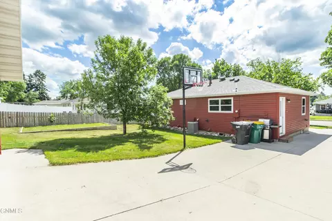 1733 Ryan Dr, Bismarck, ND 58501 photo 19