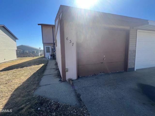 637 27th St W, Dickinson, ND 58601