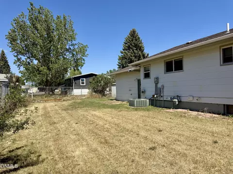 Exterior - 1451 11th Ave SW, Sidney, MT 59270 photo 4 of 5