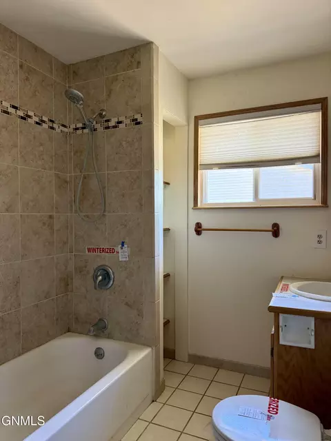Bath - 1451 11th Ave SW, Sidney, MT 59270 photo 1 of 3