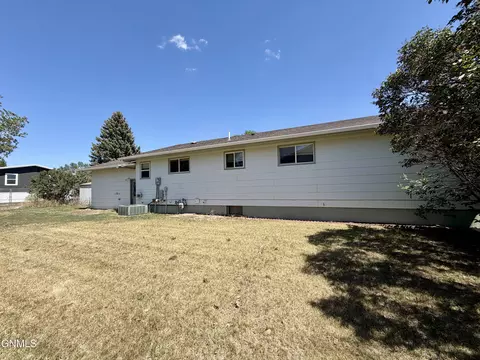 Exterior - 1451 11th Ave SW, Sidney, MT 59270 photo 3 of 5