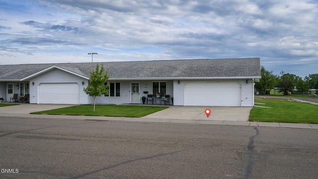 100 7th St NW, Hazen, ND 58545