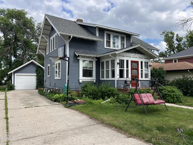 412 2nd Ave NE, Jamestown, ND 58401