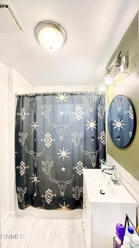 Bath - 2030 6th Ave E, Williston, ND 58801 photo 1 of 1