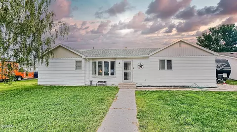 2030 6th Ave E, Williston, ND 58801