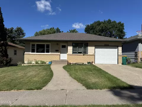 1314 17th St, Bismarck, ND 58501