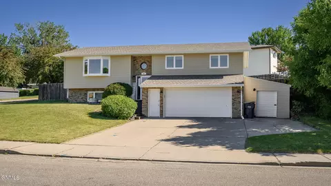 508 6th Ave NE, Mandan, ND 58554