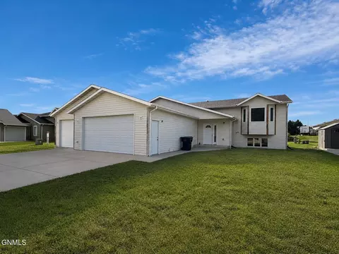 75 Weir Dr, Lincoln, ND 58504 photo 1