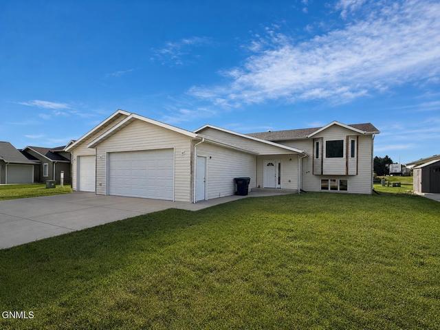 75 Weir Dr, Lincoln, ND 58504