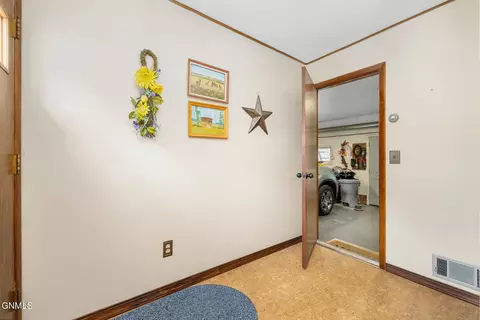 203 2nd Ave E, Ray, ND 58849 photo 2