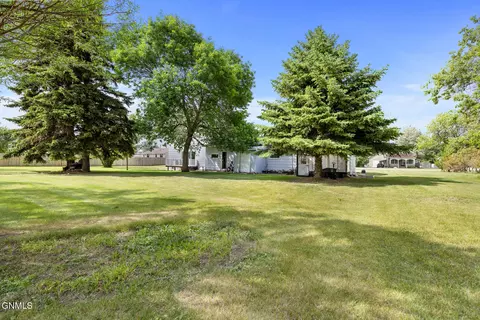 203 2nd Ave E, Ray, ND 58849 photo 40